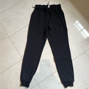 Lululemon On the Fly Joggers Black NEW Size 2